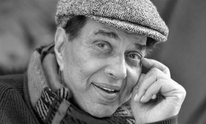 بالی ووڈ کے لیجنڈری اداکار دھرمیندرا انتقال کر گئے