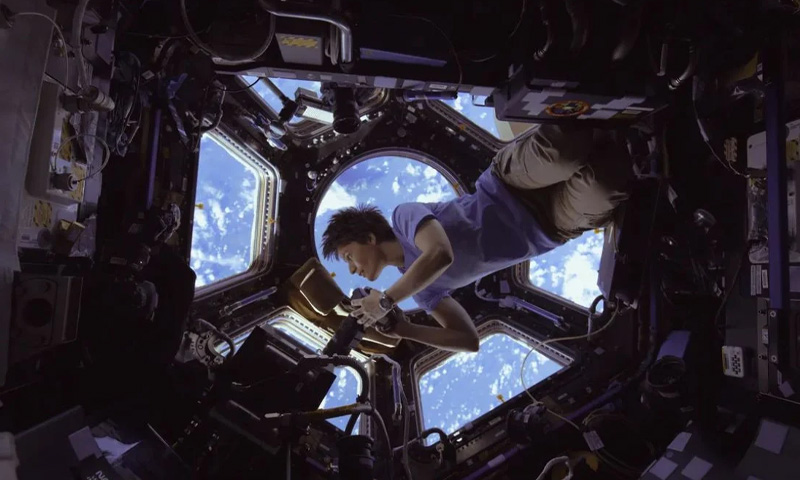 ناسا کے خلا باز کے ساتھ خلاء میں بننے والی پہلی فلم