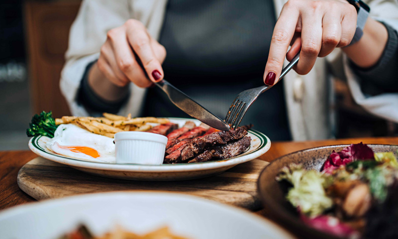 شام کے بعد کھانا سنگین بیماریوں کا باعث، طبی تحقیق