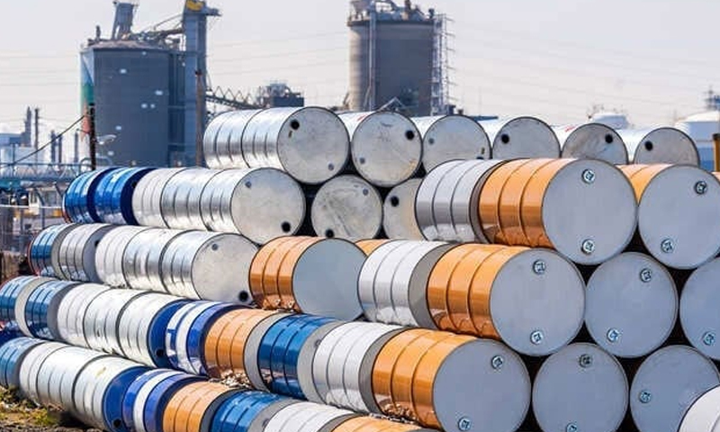سونے کے بعد تیل کی قیمتیں بھی گر گئیں