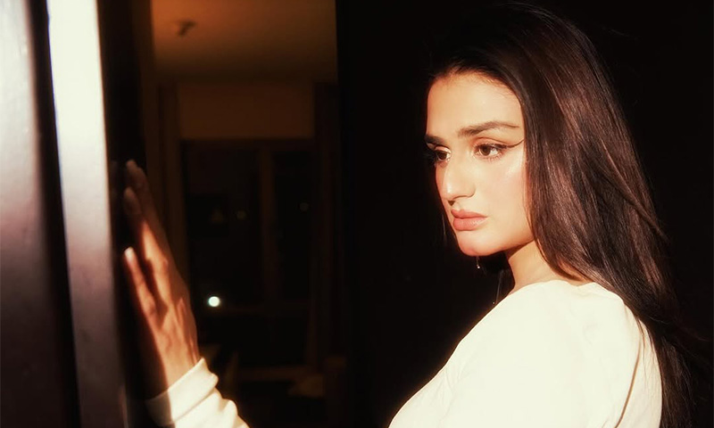 حرا مانی کی بولڈ تصاویر نے سوشل میڈیا پر ہنگامہ برپا کردیا