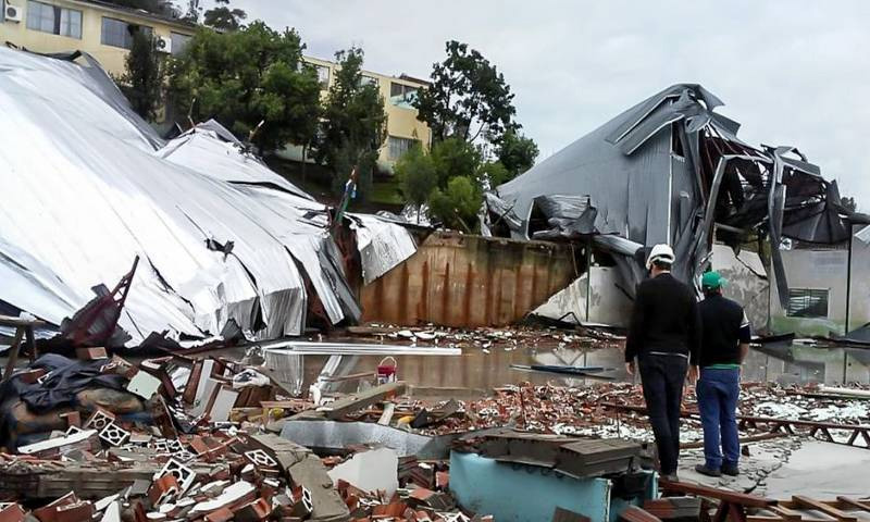 برازیل میں طوفانی بگولوں سے تباہی ، گھروں کی چھتیں اڑ گئیں ، 6 افراد ہلاک ، 750 زخمی brazil