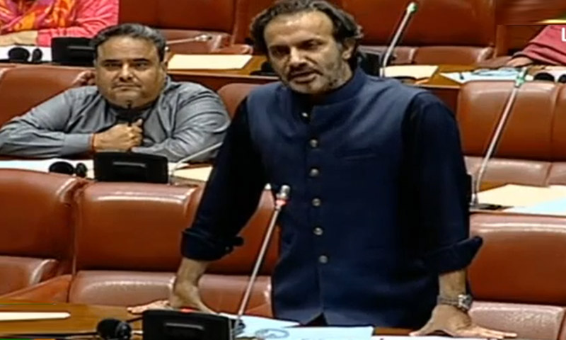 بانی پی ٹی آئی سے ملاقات ایک ماہ سے بند، نظام ایک قیدی سے ڈر رہا، سینیٹرعون پبی Senator Aoun Pabbi