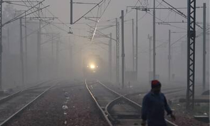 شدید دھند کے باعث لاہور اور فیصل آباد سے چلنے والی ٹرینوں کے شیڈول میں تبدیلی PakistanRailways