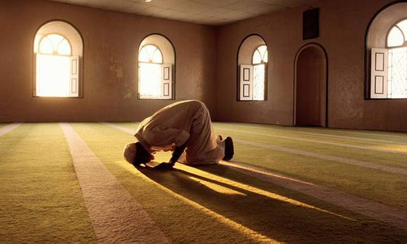 سجدے سے دماغ پر پڑنے والے مثبت اثرات؛ سائنس نے خصوصیات بتا دی