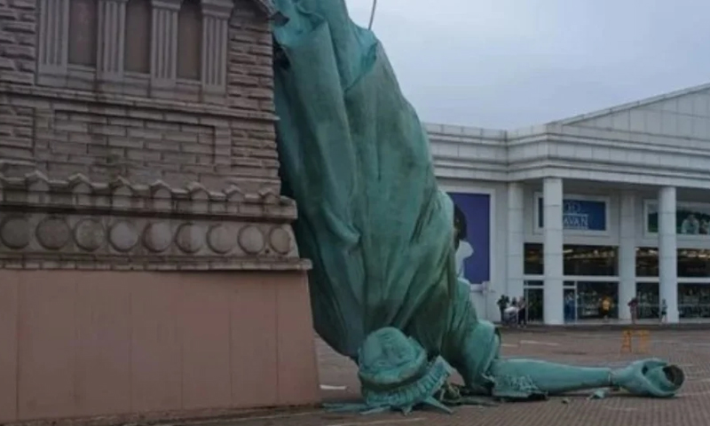 برازیل میں شدید آندھی،اسٹیچو آف لبرٹی کا مجسمہ گر کر تباہ statue of liberty