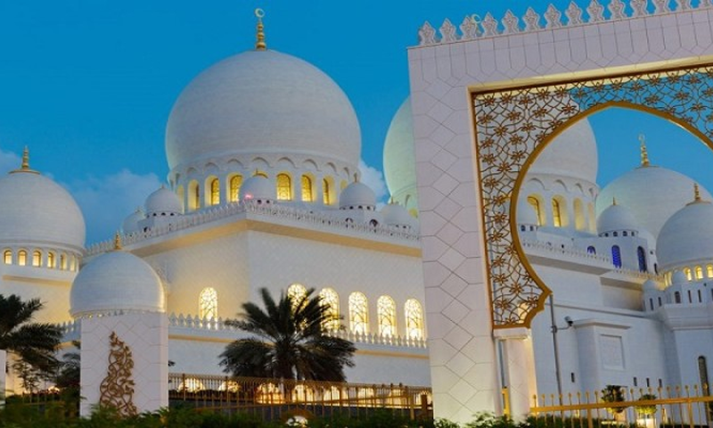 متحدہ عرب امارات کی تمام مساجد میں نماز جمعہ اور خطبے کا ایک ہی وقت مقرر UAE