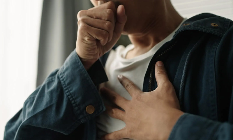 فلو کے بعد کئی ہفتوں تک کھانسی، کن حالات میں خطرناک؟