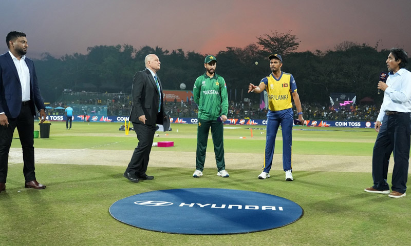 ٹی 20 ورلڈ کپ سپر ایٹس، پاکستان  کی سری لنکا کے خلاف بیٹنگ  جاری