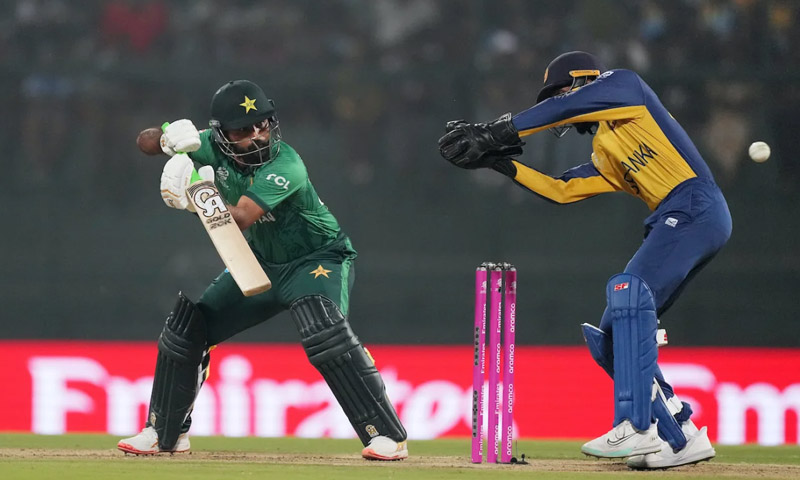 ٹی 20 ورلڈ کپ سپر ایٹس، پاکستان  کی سری لنکا کے خلاف بیٹنگ  جاری