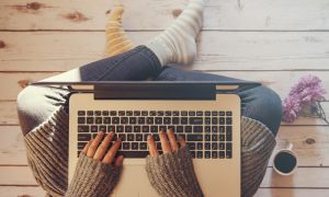 لیپ ٹاپ گود میں رکھنے کے خطرناک اثرات، ماہرین کی وارننگ