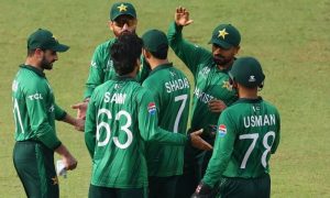 انگلینڈ سے شکست کے باوجود پاکستان کا سیمی فائنل میں پہنچنے کا امکان