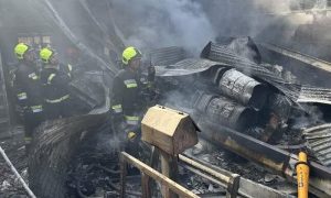 ایرانی ہیلی کاپٹر فروٹ مارکیٹ پر گر کر تباہ ، 2 پائلٹ ، 2 تاجر جاں بحق