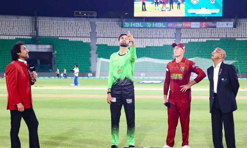 لاہور، پی ایس ایل 11،  قَلندرز کی حیدرآباد کے خلاف بیٹنگ جاری