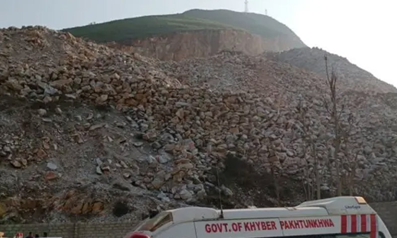 مردان میں پہاڑ کا تودہ گرنے سے 6 افراد جاں بحق، متعدد ملبے تلے دب گئے