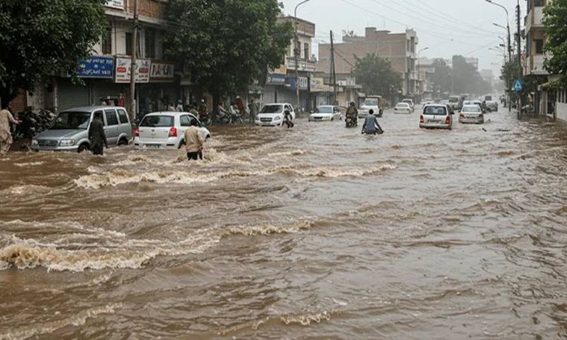 کراچی میں گرج چمک کے ساتھ تیز بارش، شہریوں کی مشکلات میں اضافہ ہوگیا