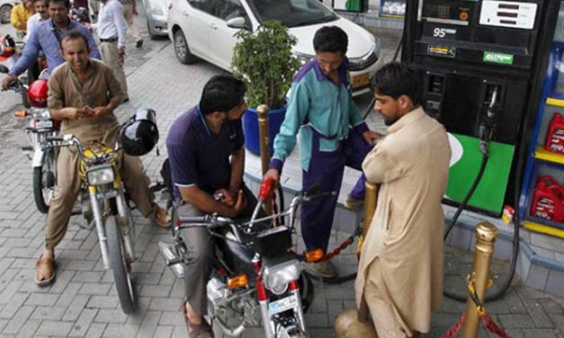 موٹر سائیکل سواروں کو 3 لیٹر تک مفت پیٹرول دینے کا اعلان