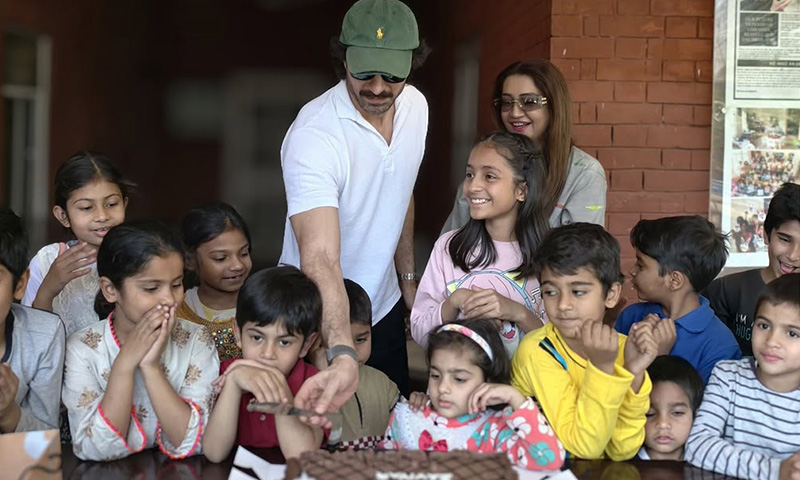 عماد عرفانی اور اہلیہ کا مرحوم بیٹے کی یاد میں متاثر کن اقدام