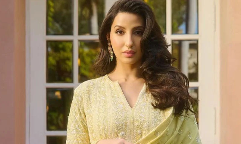 نورا فتیحی نے اپنے متنازع گانے سرکے چنر تیری سرکے پر خاموشی توڑ دی