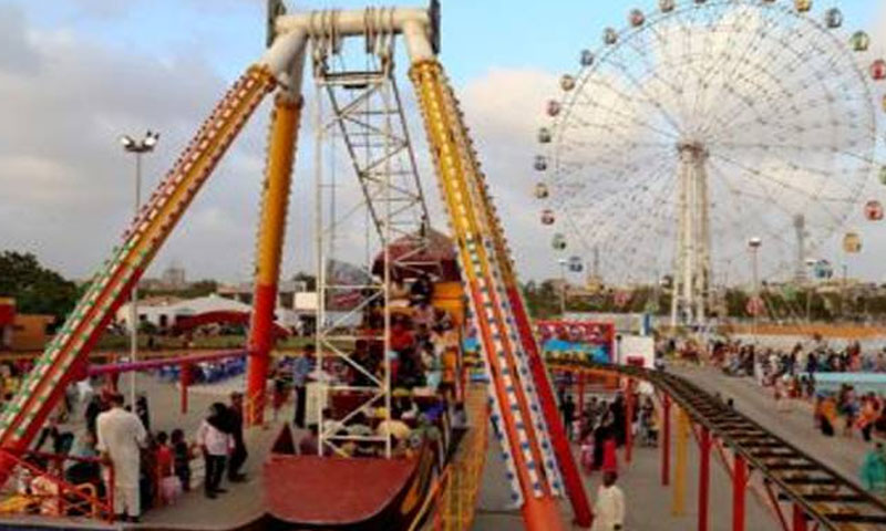 حکومت پنجاب نے عوامی مقامات پر عارضی جھولوں پرپابندی کانوٹیفکیشن جاری کر دیا