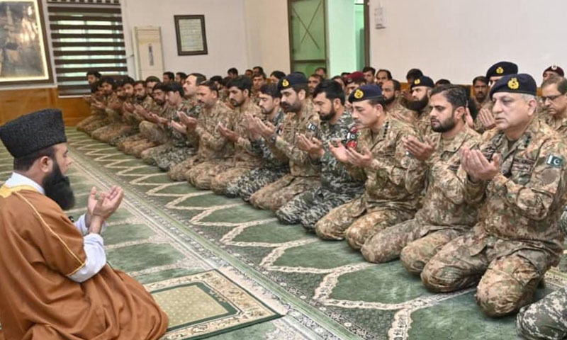 فیلڈ مارشل کی کرم میں جوانوں کے ساتھ عید، دہشتگردی کے خلاف عزم کا اعادہ