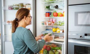 روزمرہ کی عام غذائیں جو کمرے کے درجہ حرارت میں زہر بن سکتی ہیں