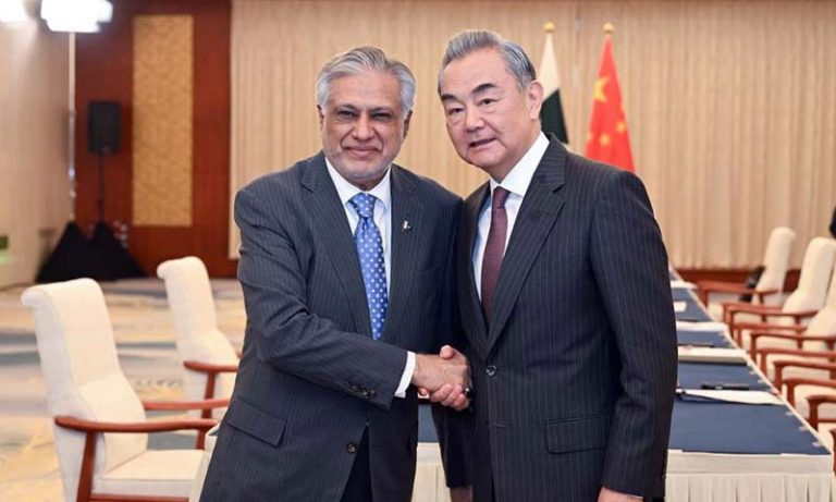 نائب وزیر اعظم اسحاق ڈار اور چینی وزیر خارجہ کی ملاقات