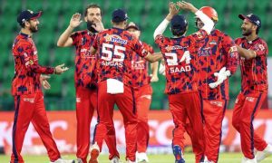 کراچی کنگز نے لاہور قلندرز کو 4 وکٹوں سے شکست دے دی