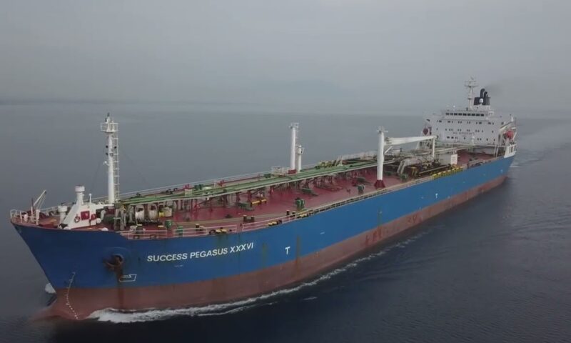 پورٹ قاسم پر پیٹرول سے بھرے جہازوں کی آمد ، پاکستان میں بحران ختم ہونیکا امکان