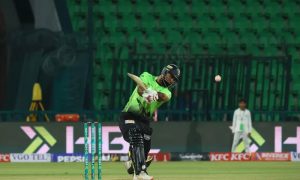 فخر زمان کا ٹی 20 کرکٹ سے ریٹائرمنٹ نہ لینے کا فیصلہ