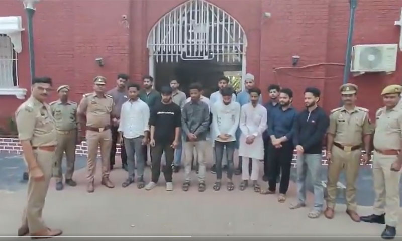 بھارت میں دریائے گنگا میں افطار کرنا مسلمانوں کا جرم بن گیا؛ 14 افراد گرفتار