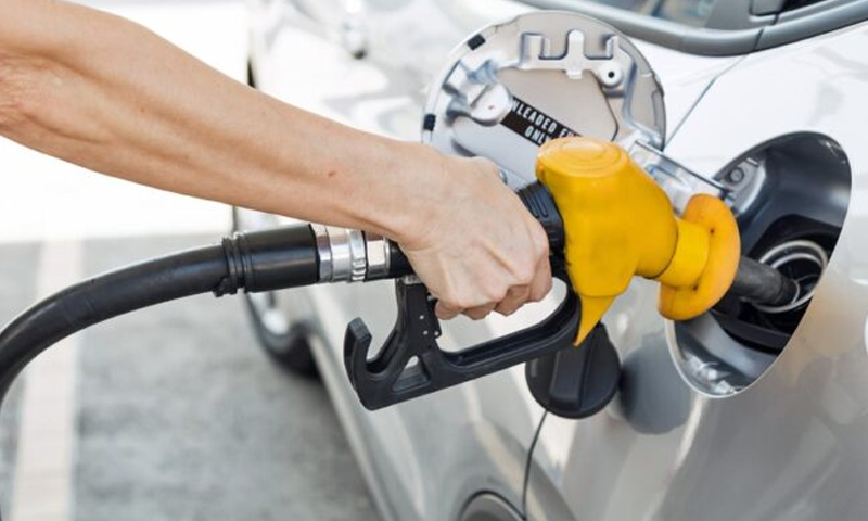 ہائی اوکٹین کے ایک لیٹرپر پیٹرولیم لیوی میں 200 روپے اضافہ کردیا گیا