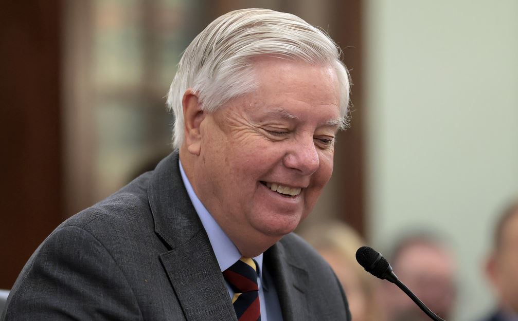 ایرانی سپریم لیڈر مجتبیٰ خامنہ ای کو امریکی سینیٹر لنزے گراہم کی دھمکی