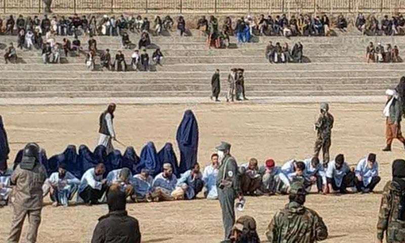 افغانستان میں سخت سزاؤں کا سلسلہ تیز، ایک سال میں 1186 افراد کو کوڑے، 6 سرعام سزائے موت