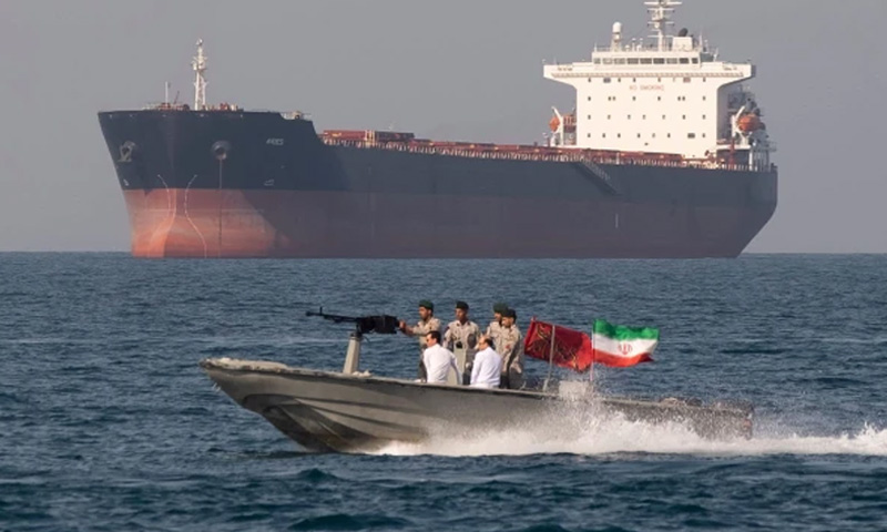 ایران نے بھارت کے 2 بحری جہازوں کو آبنائے ہرمز سے گزرنے کی اجازت دیدی