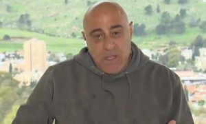 حملوں سے اسرائیل کا ایک شہر صفحہ ہستی سے مٹ چکا ، صیہونی میئر انٹرویو کے دوران رو پڑا