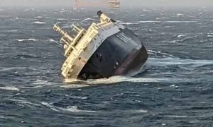 سری لنکن ساحل کے قریب ایرانی بحری جہاز ڈوبنے لگا ، 30 سیلرز کو نکال لیا گیا