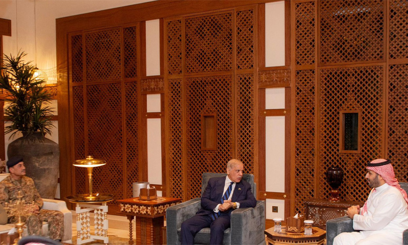 وزیراعظم کی سعودی ولی عہد سے ملاقات میں فیلڈ مارشل کا ڈریس غیر معمولی اہمیت کا حامل