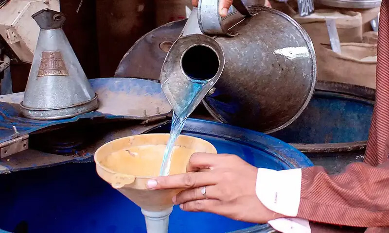 مٹی کا تیل مزید 4.66 روپے مہنگا کر دیا گیا