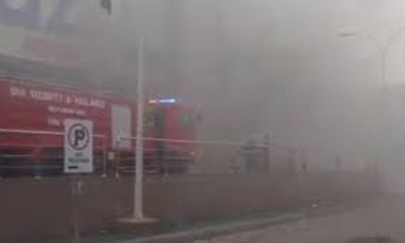 کراچی ، کلفٹن میں ڈیپارٹمنٹل اسٹور میں خوفناک آگ بھڑک اٹھی