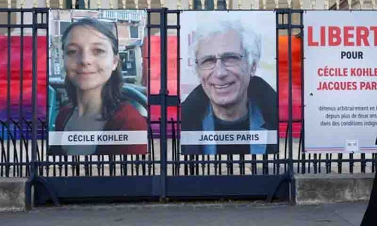 ایران نے دو فرانسیسی شہریوں کو رہا کر دیا، طویل قید کے بعد وطن واپسی