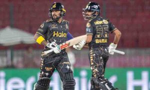 پشاور کی دھواں دار بیٹنگ، کراچی کو 247 رنز کا ہدف دے دیا