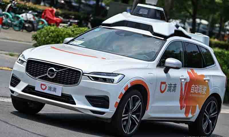 چین میں روبوٹیکسیز کی اچانک بندش، درجنوں مسافر گاڑیوں میں محصور