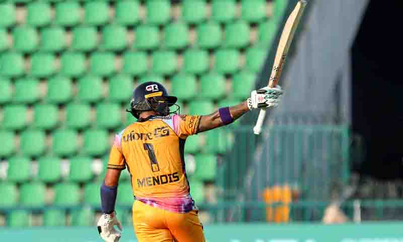 پشاور زلمی کی شاندار فتح، کراچی کنگز کو 7 وکٹوں سے شکست