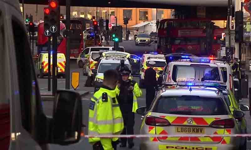 لندن میں ایران جنگ مخالفین پر چاقو حملہ، متعدد زخمی