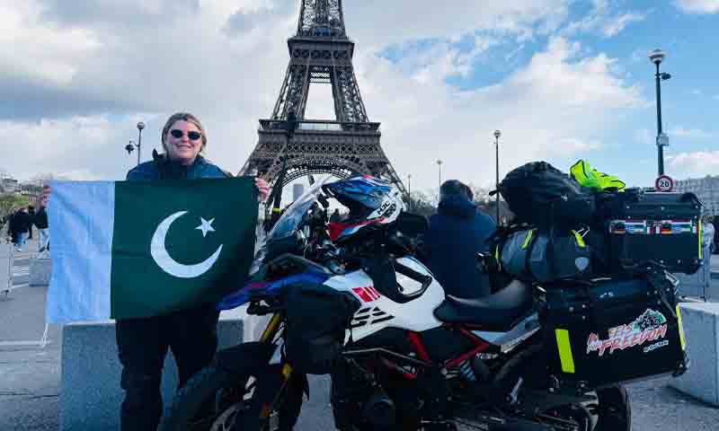 لندن سے موٹر بائیک پر سفر، گل آفشہ سوات پہنچ گئیں
