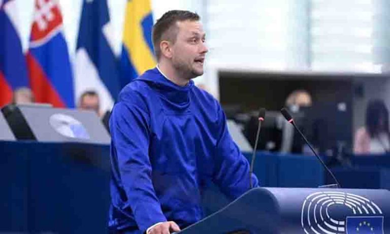 ہم برف کا کوئی ٹکڑا نہیں بلکہ ایک غیرت مند قوم ہیں، وزیراعظم گرین لینڈ