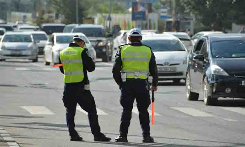 برطانیہ میں انشورنس کے بغیر گاڑیوں پر بڑا کریک ڈاؤن، 17 سال کی  ریکارڈ ضبطیاں