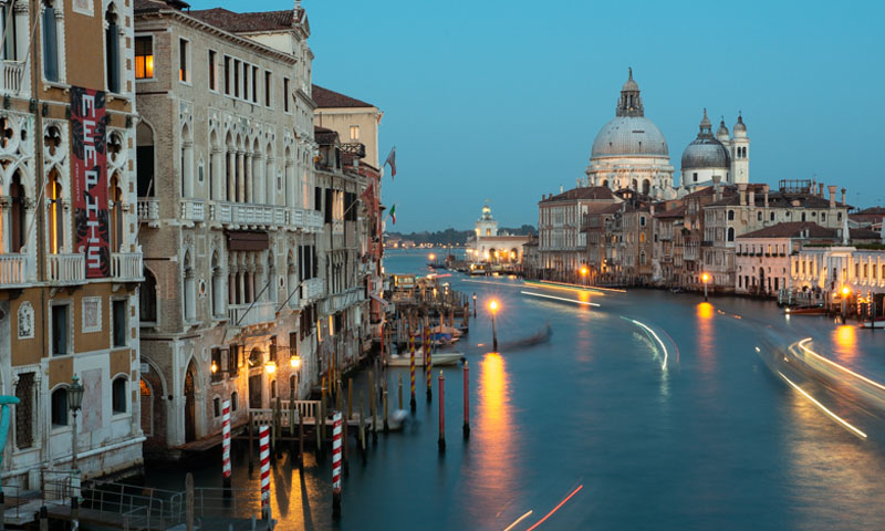 وینس کا شمار دنیا کے منفرد اور دلکش ترین شہروں میں ہوتا ہے