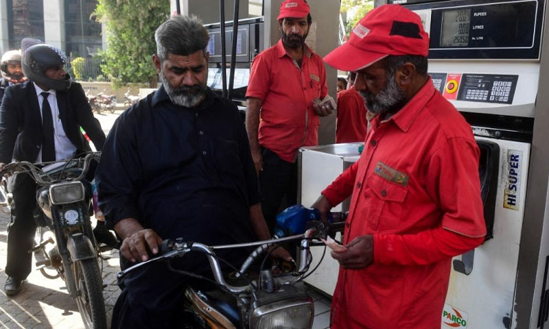 تمام موٹر سائیکل سوار سبسڈی کے اہل نہیں ہوں گے، مشیر خزانہ